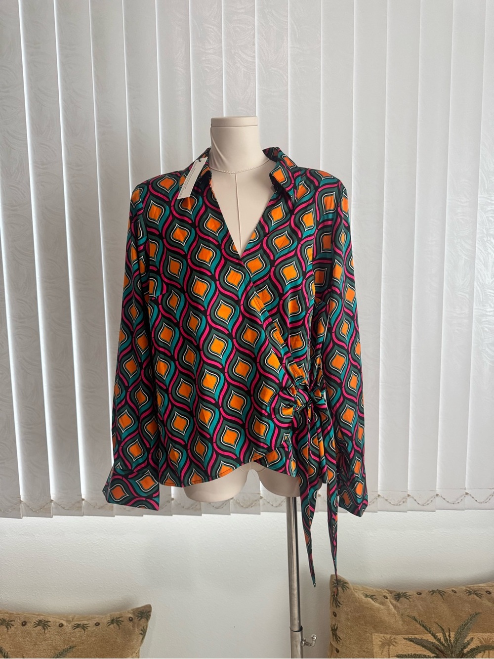 Cupcakes and Cashmere NWT Geometric Wrap Blouse Size Medium
